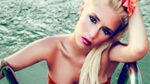 Laura Gadea, nueva 'chica' de Pedrerol, con fotos 'hot', Higuaín y 'casino'  en TV