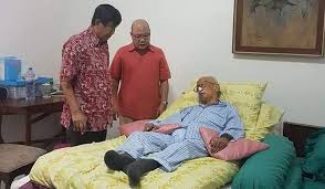 Pengantar ilmu hukum mochtar kusumaatmadja pdf download buku ini memberikan pengenalan terhadap ilmu hukum. Legenda Hidup Diplomat Indonesia Mochtar Kusumaatmadja Dikabarkan Terbaring Sakit Sipayo Com