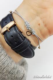 Wir zeigen ihnen die grundlagen, die makrameeknoten und wie sie ein armband selbst verbinden sie beide enden so miteinander: Diy Armband Mit Buchstabenperlen Und Makramee Verschluss Schonallerliebst