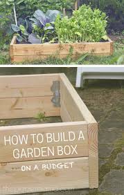 Como Construir Una Caja De Jardin En Un Presupuesto Es Tan Facil In 2020 Garden Boxes Diy Diy Raised Garden Garden Boxes