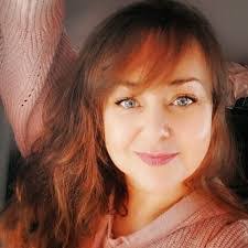 Nancy Hutton's Instagram, Twitter & Facebook