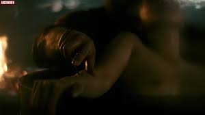 Голая Dianne Doan в Викинги < ANCENSORED