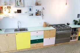 kitchen and bathroom furniture in plywood osb and colorful hpl laminate keuken en badkamermeubel in mult keuken interieur keuken ontwerp kleurrijke keukens