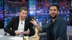 El día que Broncano se coló en el plató de 'El hormiguero' en patinete y  era feliz con Pablo Motos