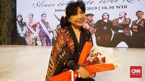 Rp 10.000.000 + poin cashback. Ragam Kebaya Dalam Peragaan 30 Tahun Anne Avantie