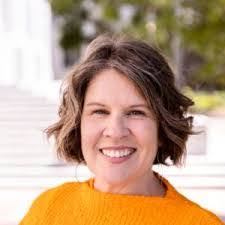 Lisa Arellano's Instagram, Twitter & Facebook