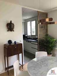 Séparation de pièces colonnes rectangulaires en bois. Separation Entre Cuisine Et Salon Les Solutions Allure Et Bois