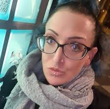 Ihr wollt neben einer schönen Bräune auch ein verbessertes Hautbild? Dann  solltet ihr unbedingt unsere WELLMAXX collagen Sonnenbänke ausprobieren:  Der Mix aus UV- & Collagenlicht unserer stimulation surround light sorgt  durch seine