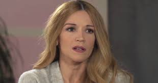 Πράγματι, πρόκειται για μια γυναίκα που γεννήθηκε για βρίσκεται πάνω στην σκηνή. Iwanna Pappa Eniw8a Oti Zoysa Thn Apokalypsh Kai Hr8e San Kati Poly Celebrities Eidhseis Yupiii Gr