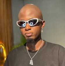 SayNoToBeef Trapco Bigman Bucky Raw sings to Cralorboi CIC popular hit song  " Big Papa ". Its no doubt that " Big Papa " is definitely the song of the  year but