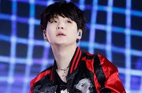 Tak hanya sekali, suga bts kerap dipilih secara langsung oleh beberapa penyanyi untuk menjadi produser lagu mereka. Diduga Sindir Pemerintah Di Lagu Am I Wrong Suga Bts Dibela Netter