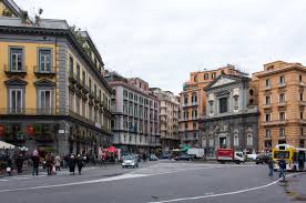 Nápoles, cidade no sul da itália, fica no golfo de nápoles, próxima ao monte vesúvio, vulcão ativo que destruiu a cidade romana de pompeia. Where To Stay In Naples The Best Hotels Areas For Travellers In 2021