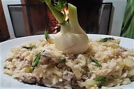Sfumate con il vino bianco, alzate la fiamma così da far evaporare velocemente la parte alcolica. Risotto Ai Finocchi Di Solchiaro E Salsiccia Amma Cucena Food Travel Blog