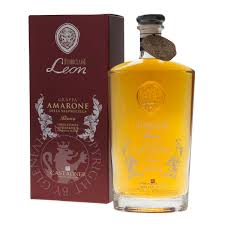 Bellavite grappa produced at the distillery castagner, founder and chief master of distillation which is roberto kastaner. Castagner Fuoriclasse Leon Amarone Barrique Grappa Riserva Di Amarone 70cl