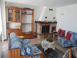 Open space casa propone in vendita appartamento in chalet di montagna, composto da ingresso, soggiorno con angolo cottura, 2 camere da letto, bagno e giardino. Prato Nevoso Appartamento A Cuneo In Vendita