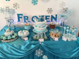 Prensesiniz Icin Frozen Karlar Ulkesi Temali Parti Gerceklestirmeyi Dusunuyorsaniz Masa Duzeni Ve Aksesuar Konusunda Parti Fikirleri Parti Disney Frozen