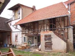 Ich freue mich auf ein kleines, bewohnbares haus mit möglichkeit zur eigenständigen pferdehaltung zur miete, später auch kauf möglich. Bauernhaus In Schaafheim 125 M