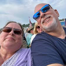 Thank you Edgar Herrera for shoveling my driveway. I really appreciate you!