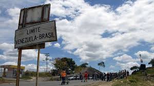 El gobierno de brasil planea enviar soldados al pueblo fronterizo de pacaraima luego de que sus para huir de la violencia, cientos de migrantes cruzaron la frontera de vuelta a venezuela, explicó la. Un Muerto Y 12 Heridos Deja Enfrentamiento En La Frontera Entre Venezuela Y Brasil La Prensa Panama