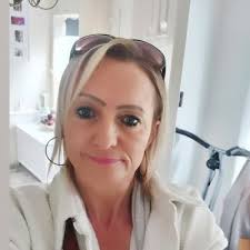 Lisa Crank💙❤🐝💜💚👨‍👩‍👧‍👦🦔 (@lisa_crank)