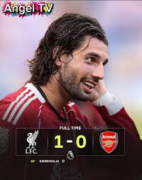 Díaz and his wife celebrate the hat-trick ball ⚽️🏆