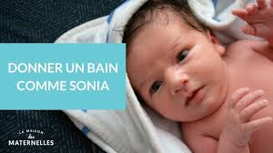 Donner Un Bain Comme Sonia La Maison Des Maternelles Lmdm Maison Maternelle Auxiliaire De Puericulture Puericulture