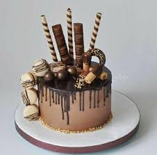 Horse stable this is the birthdaycake for my brother. Pin By Eden Health Food Wellness Ce On Feliz Aniversario Chocolate Drip Cake Birthday Chocolate Drip Cake Drip Cakes