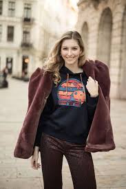 Dallos Bogi Sajăat Minikollekciălt Tervezett Az Anna Daubner Măarkăaval Kăszăssen Fashion Varsity Jacket Jackets