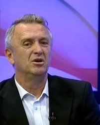 Ish-sekretari i FFK-së, Eroll Salihu ka komentuar ecurinë e Dardanëve dhe  ka theksuar se pa një stabilitet në federatë nuk mund të ketë suksese as  Kombëtarja.