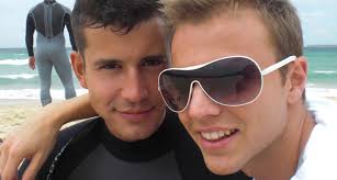 Huff Post says: Date a surfer!