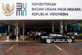 Usaha yang dijalankan terdapat dalam sektor yang menguasai hajat hidup orang banyak. Jakarta Psbb Pegawai Kementerian Bumn Kembali Wfh Republika Online