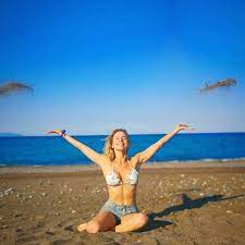 Instagram profile picture viewer lets you zoom any insta dp in original size, even private profiles. Nantia Mpoyle Pozare Ston Syntrofo Ths Kai Eri3e To Instagram Photos Gossip Tv Gr