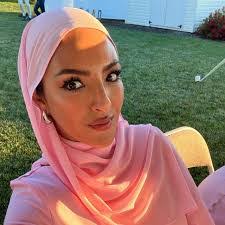 Amal Essa's Instagram, Twitter & Facebook