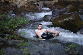 Tahukah anda di sabah ada tempat air terjun menarik untuk anda terokai. Pakej Ke Air Terjun Murug Turug Tamparuli Sabah