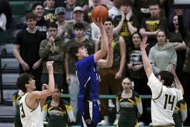 Boys basketball notes: Cole Bonder binds Libertyville, bruised though he  may be. 'He's the glue.'