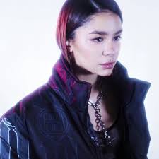 Y acá un poco de la magia que salió de jugar con makeup y la IA de  @reginaceii y @______maja