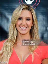 Sheena Ryan's Instagram, Twitter & Facebook