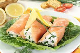 Il salmone è una buona fonte di proteine, vitamine b e d, magnesio e selenio. Ricetta Involtini Light Al Salmone Il Blog Di Tescoma Italia
