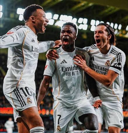 🚨 Los Blancos begin the new season with unity, togetherness, and a focused mindset. 💪⚪🇪🇦 After today's training session, the entire team shared lunch together, highlighting the strong bond and positive atmosphere