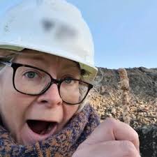 Kari Bower (@htsdrtlvsarcheaology)