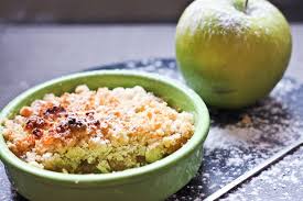 Recette De Crumble Aux Pommes Et Caramel Au Beurre Sale La Recette Facile Recette Crumble Pomme Crumble Pomme Caramel Recette Crumble Pomme