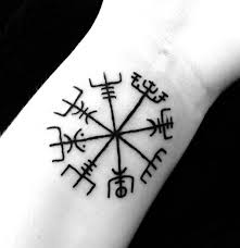 Signification Tatouage Viking Boussole Vegvisir Tattoos That Mean Something Icelandic Tattoo Cute Small Tattoos Tatouage viking découvrez les symboles vikings et leurs signification. pinterest
