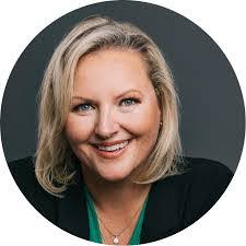 Jacqueline Dinsmore's Instagram, Twitter & Facebook