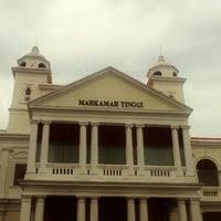 Seorang lelaki yang juga orang kena tuduh (okt) ditemui mati dipercayai terjatuh dari tingkat lima bangunan mahkamah sesyen dan majistret pulau pinang, di sini, hari ini. Kompleks Mahkamah Pulau Pinang Penang Courts Complex Gerichtsgebaude