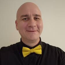 Že ukrajinskou vlajku nechal sundat ministr vnitra, je pro mě horší zpráva  než u Tomia Okamury. Tam asi víc než štafle nelze čekat a Okamura nemá  jinak svým voličům co nabídnout. Ale