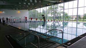 Les baigneurs peuvent aussi découvrir tous les équipements de la piscine du wacken à strasbourg, piscine étant la plus proche de la piscine de. Reouverture De La Piscine De La Kibitzenau Plus Lumineuse