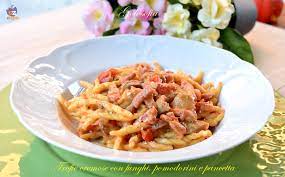 Nel frattempo lavate le zucchine ed eliminate le estremità; Trofie Cremose Con Funghi Pomodorini E Pancetta Ricetta Buonissima