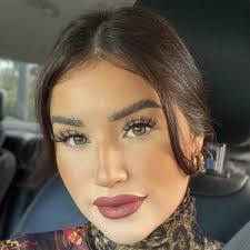 Amanda Pe's Instagram, Twitter & Facebook