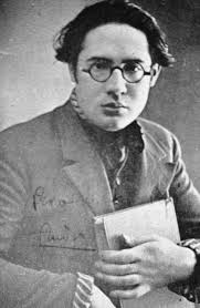 A rare photo of a young Andres Segovia! (From Google) : r/classicalguitar