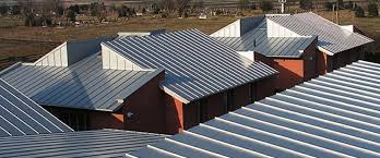 Semua jenis bumbung rumah dibahagikan mengikut jenis bahan bumbung yang digunakan dalam pendirian mereka, dan bergantung kepada peranti. Besi Bumbung Galvanis Dan Jenis Lain Kelebihan Dan Kekurangan Ketebalan